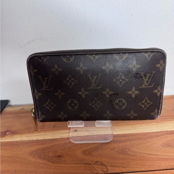Louis Vuitton Handbags - Louis Vuitton Zippy Brown Monogram Wallet